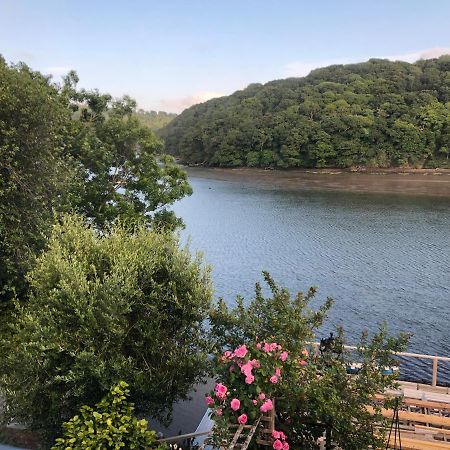 Beautiful 1-Bed Riversi Cottage Located In Malpas Труро Экстерьер фото