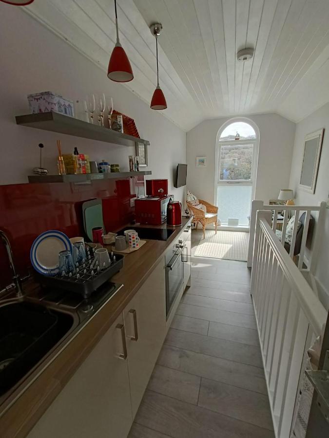 Beautiful 1-Bed Riversi Cottage Located In Malpas Труро Экстерьер фото
