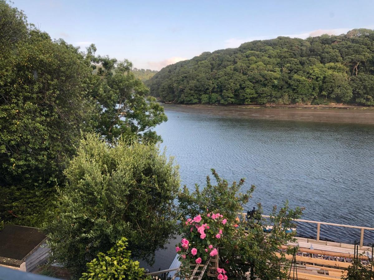 Beautiful 1-Bed Riversi Cottage Located In Malpas Труро Экстерьер фото