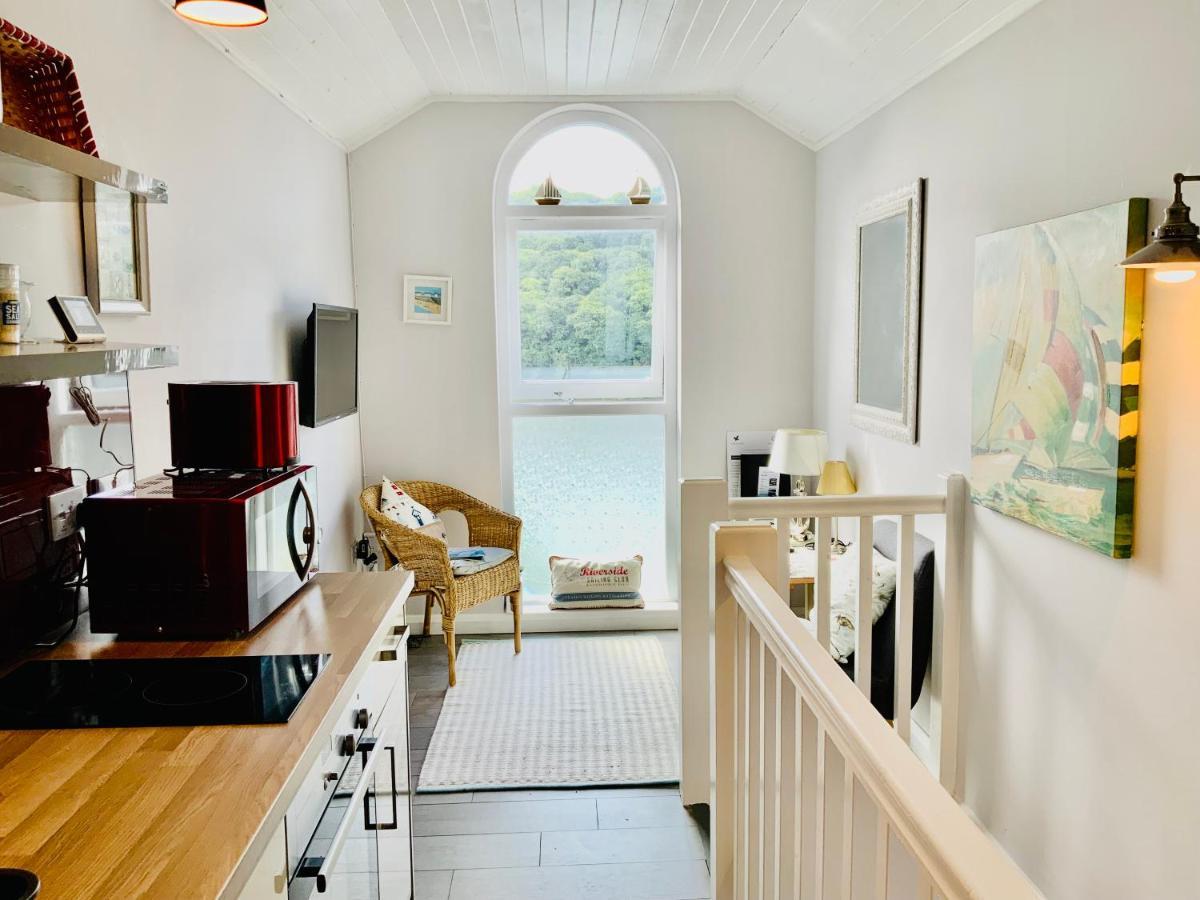 Beautiful 1-Bed Riversi Cottage Located In Malpas Труро Экстерьер фото